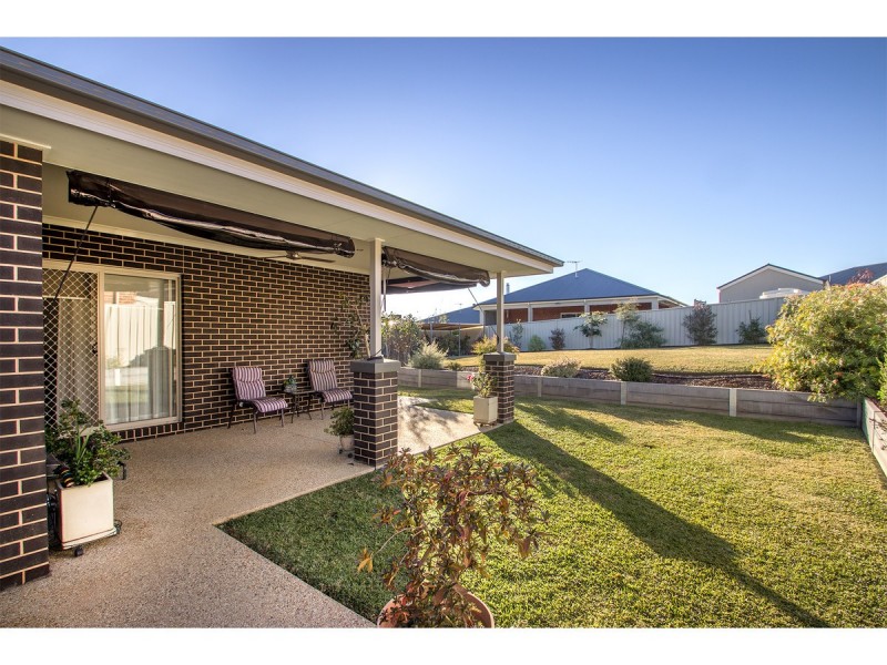 104 Pickworth Street, Thurgoona NSW 2640