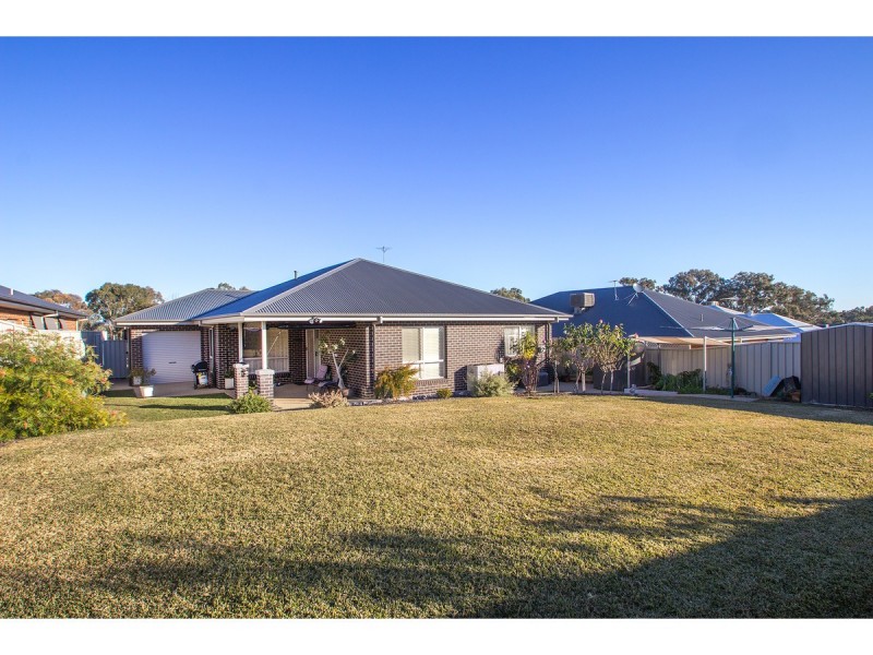 104 Pickworth Street, Thurgoona NSW 2640