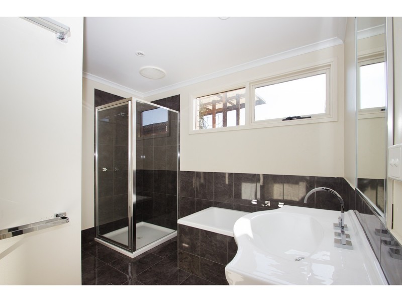 364 Sandrina Drive, Lavington NSW 2641