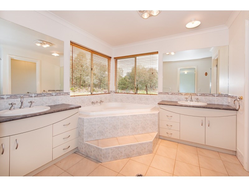 1 Vaughan Road, Thurgoona NSW 2640