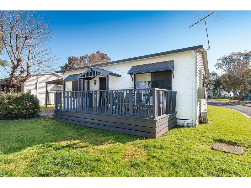 13 Brush Box Street, Lake Hume Village NSW 3691