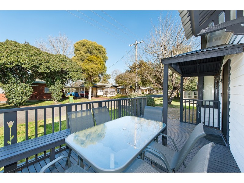 13 Brush Box Street, Lake Hume Village NSW 3691