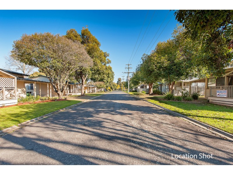 13 Brush Box Street, Lake Hume Village NSW 3691