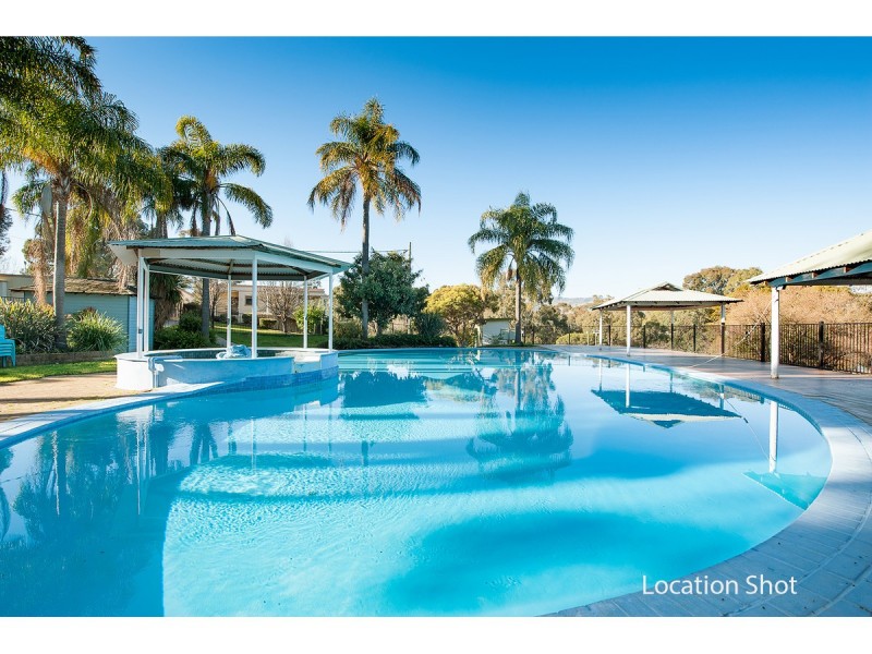 13 Brush Box Street, Lake Hume Village NSW 3691