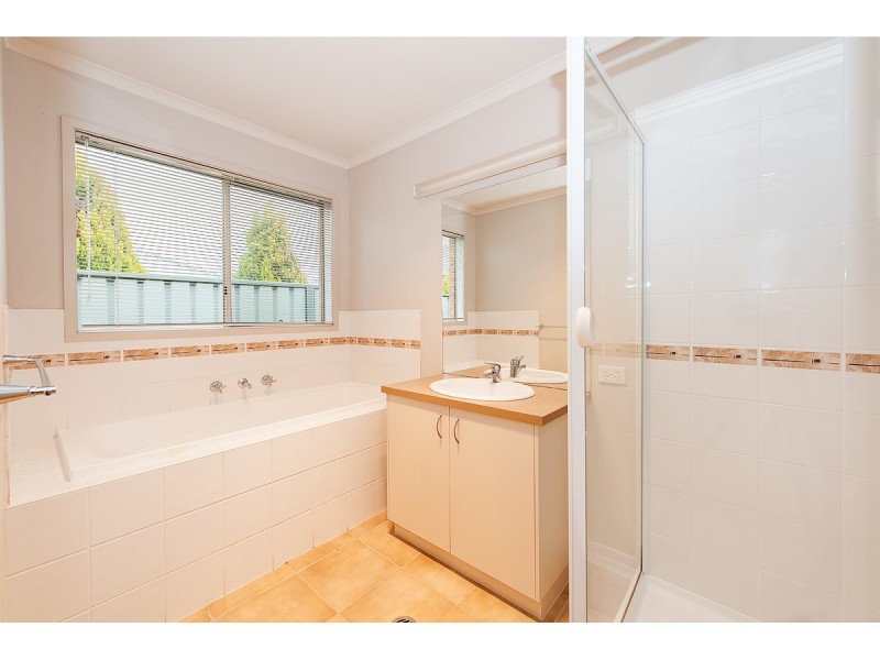 23 Jarrah Court, East Albury NSW 2640