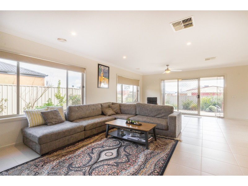 8 Badcoe Avenue, Wodonga VIC 3690