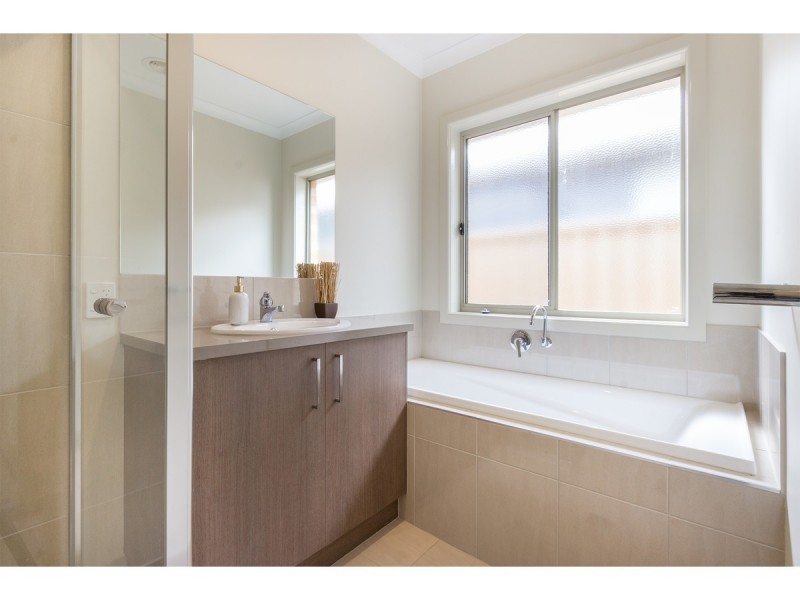 8 Badcoe Avenue, Wodonga VIC 3690