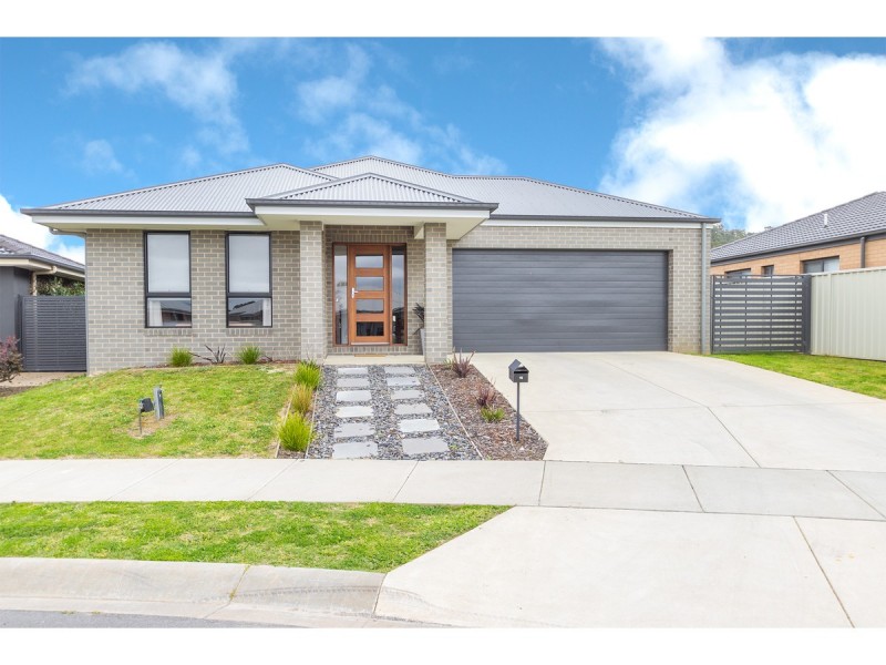 15 Fay Street, Hamilton Valley NSW 2641