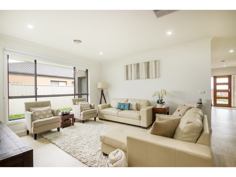 15 Fay Street, Hamilton Valley NSW 2641