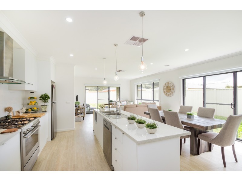 15 Fay Street, Hamilton Valley NSW 2641