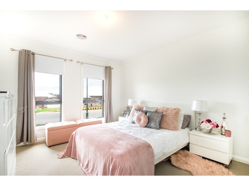 15 Fay Street, Hamilton Valley NSW 2641