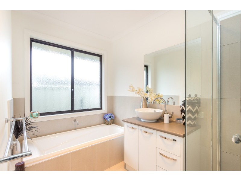 15 Fay Street, Hamilton Valley NSW 2641