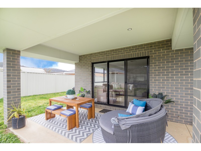 15 Fay Street, Hamilton Valley NSW 2641