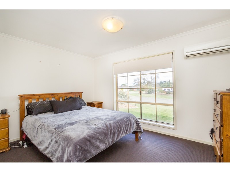 1/11 Mitta Grove, Lavington NSW 2641