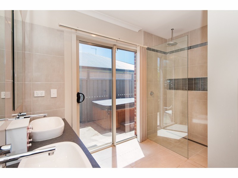 10 Princeton Court, Thurgoona NSW 2640