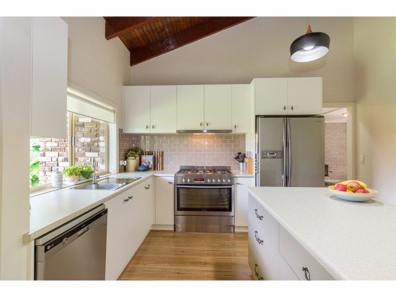 8 Watt Place, Lavington NSW 2641