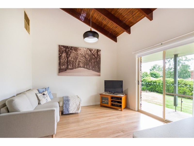 8 Watt Place, Lavington NSW 2641