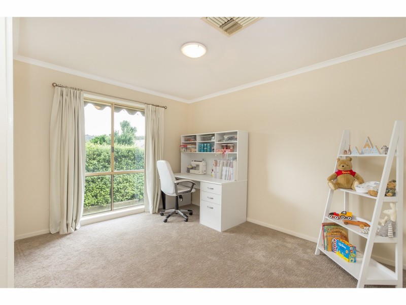 8 Watt Place, Lavington NSW 2641