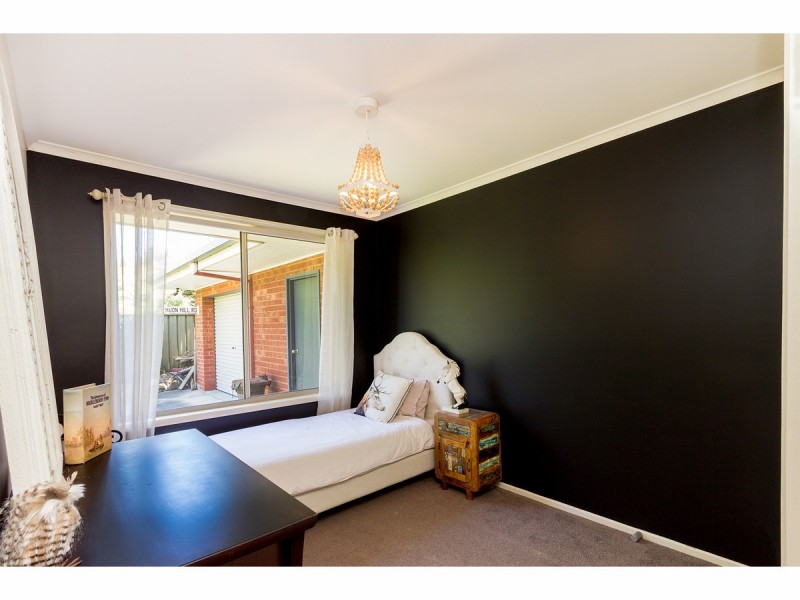 70 Mountford Crescent, East Albury NSW 2640