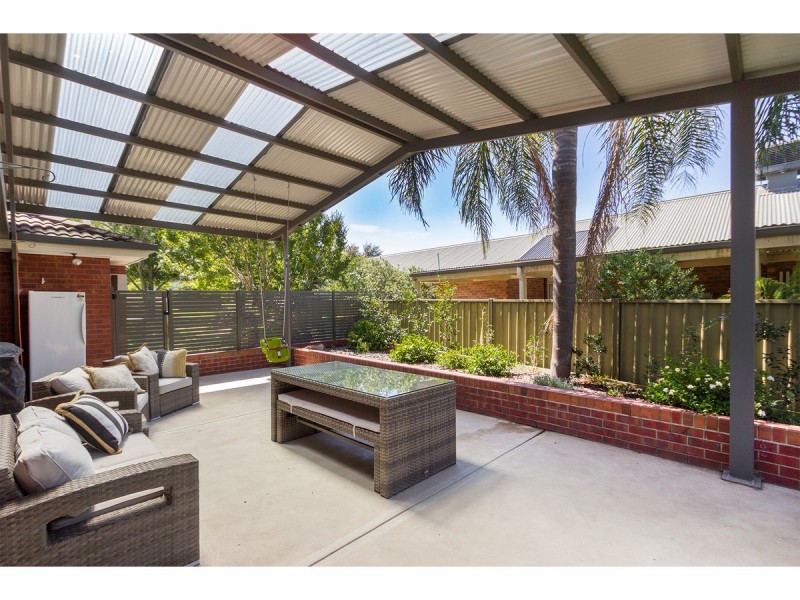 70 Mountford Crescent, East Albury NSW 2640