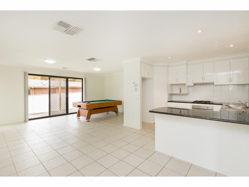 34 Briese Court, Thurgoona NSW 2640