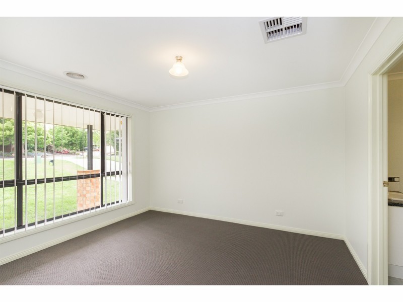 34 Briese Court, Thurgoona NSW 2640