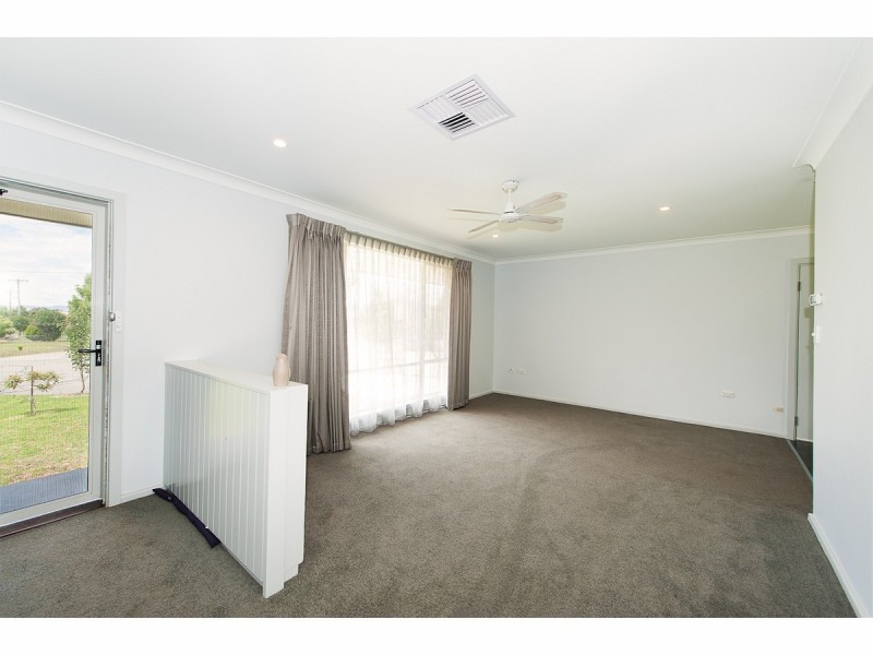 435 Davern Place, Lavington NSW 2641