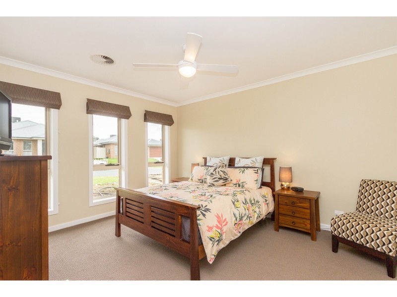 68 Felstead Circuit, Thurgoona NSW 2640