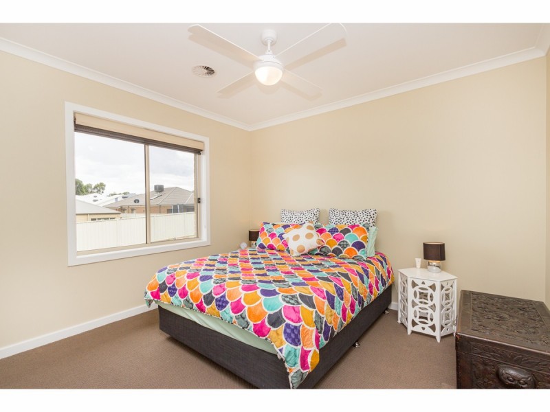 68 Felstead Circuit, Thurgoona NSW 2640