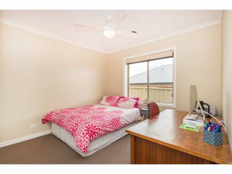 68 Felstead Circuit, Thurgoona NSW 2640