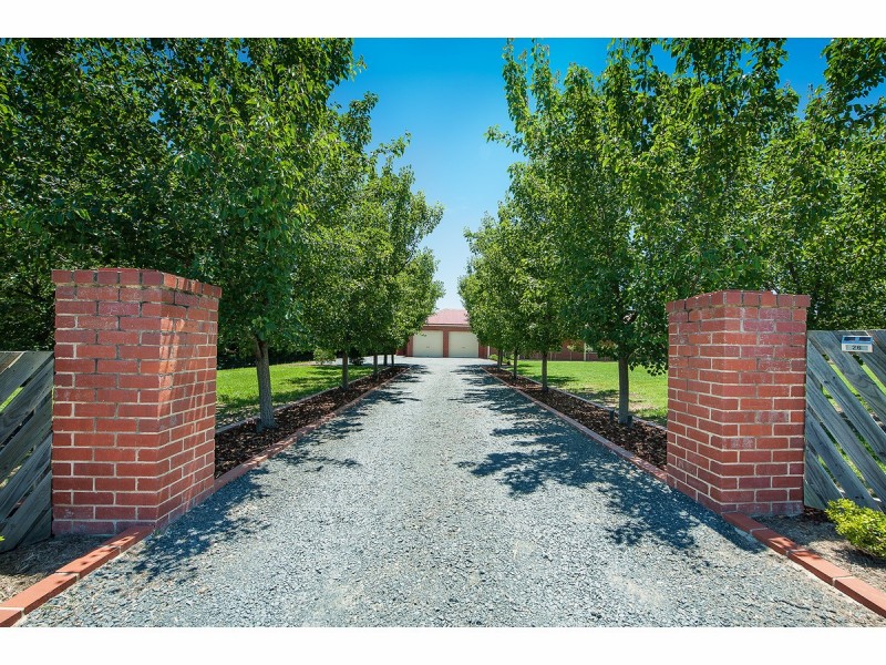 26 Lobbe Road, Thurgoona NSW 2640