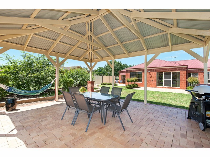 26 Lobbe Road, Thurgoona NSW 2640