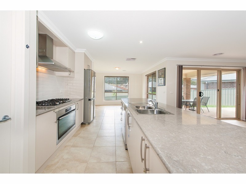 24 Friarbird Way, Thurgoona NSW 2640