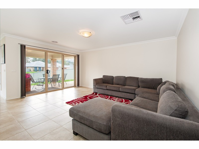 24 Friarbird Way, Thurgoona NSW 2640