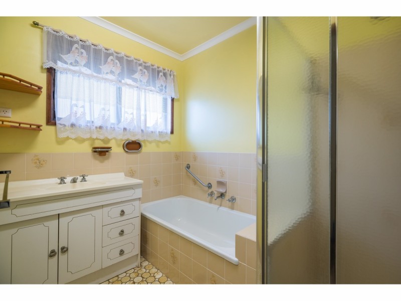 43 St Andrews Circuit, Thurgoona NSW 2640