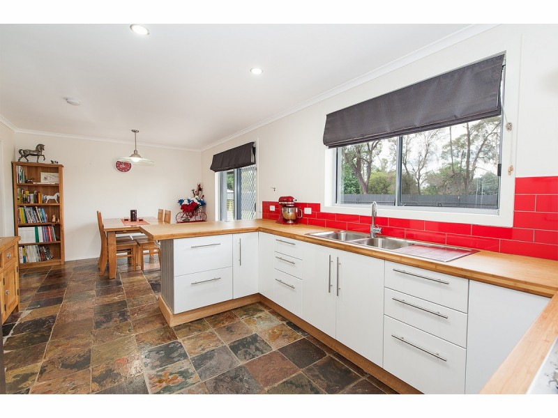 132 Howard Court, Howlong NSW 2643