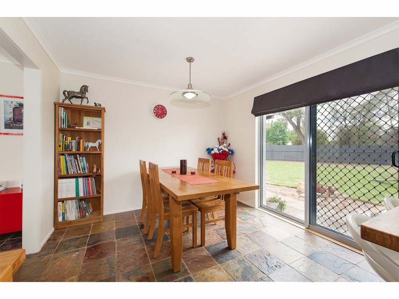 132 Howard Court, Howlong NSW 2643