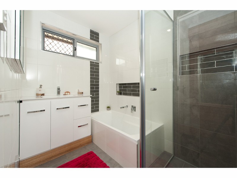 132 Howard Court, Howlong NSW 2643