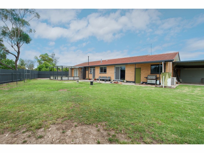 132 Howard Court, Howlong NSW 2643