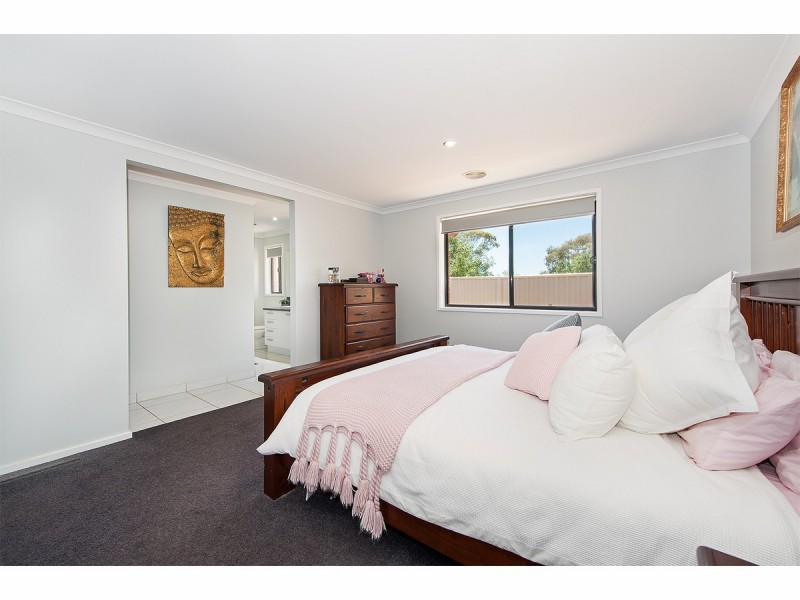 57 Lawson Circuit, Lavington NSW 2641