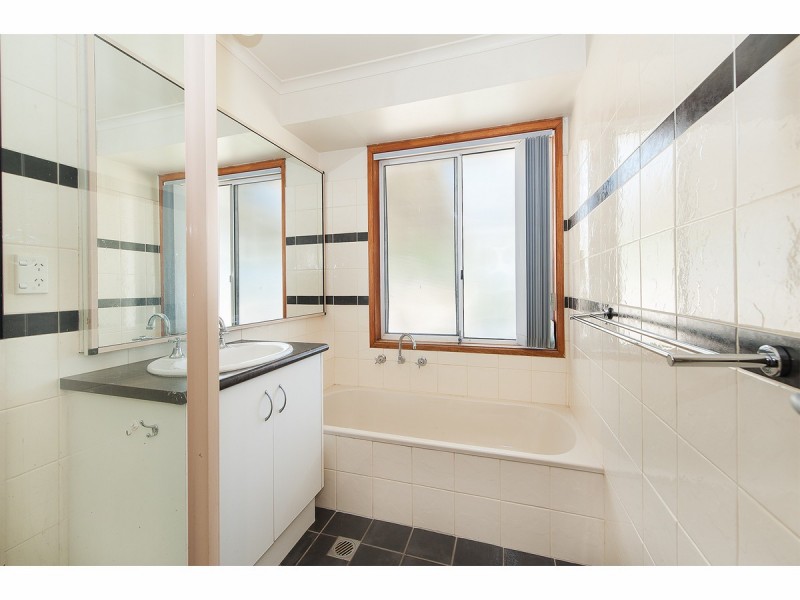 62 St Andrews Circuit, Thurgoona NSW 2640