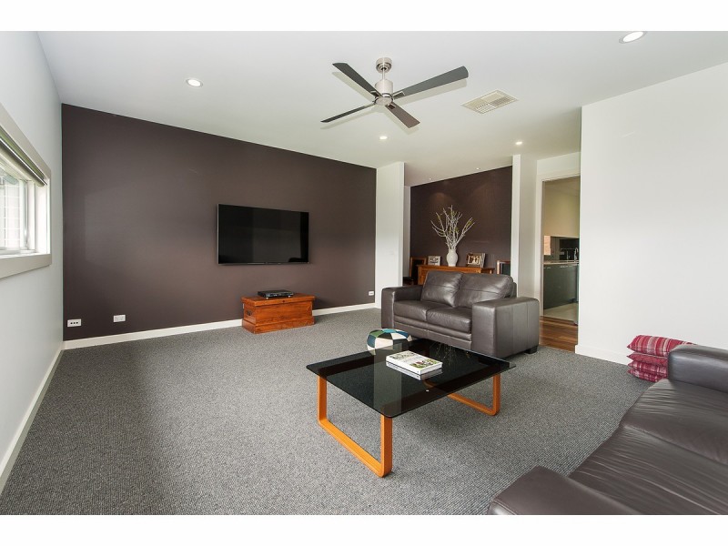 6 Finke Court, Hamilton Valley NSW 2641