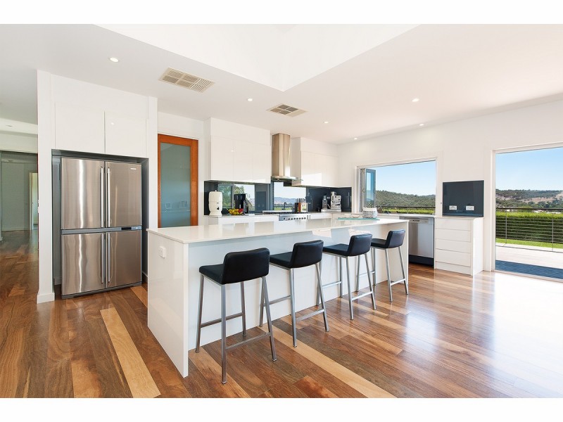 6 Finke Court, Hamilton Valley NSW 2641