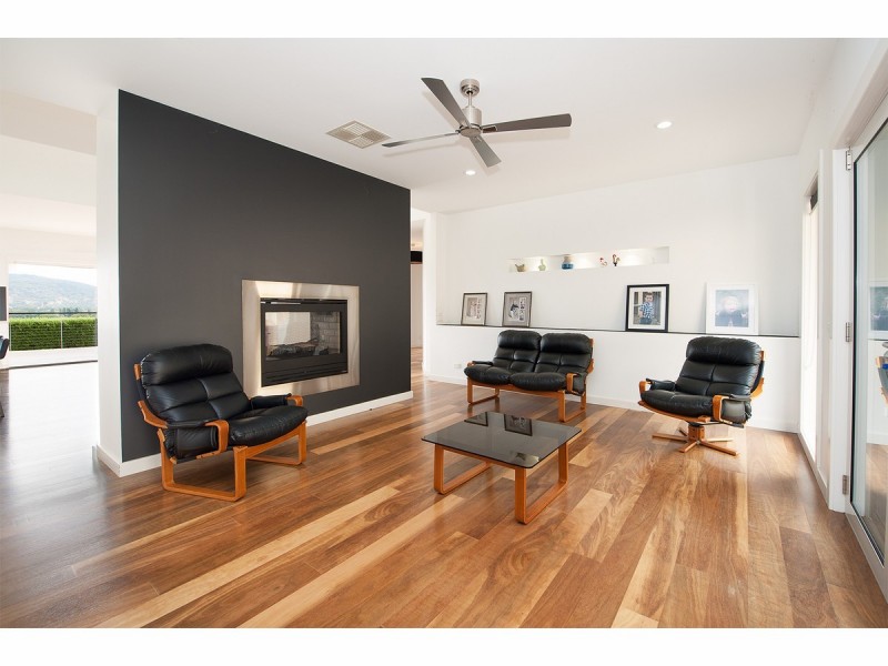 6 Finke Court, Hamilton Valley NSW 2641