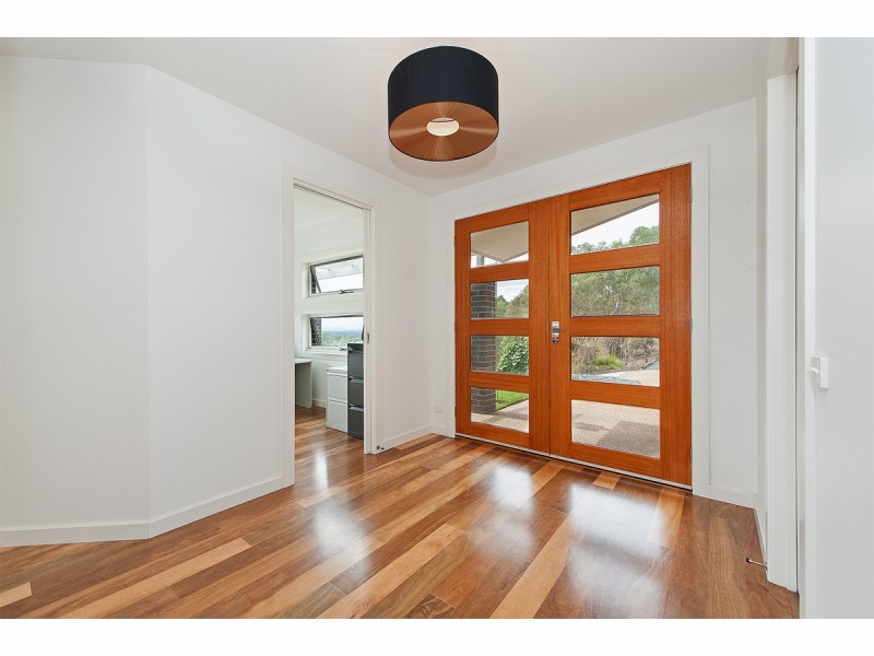 6 Finke Court, Hamilton Valley NSW 2641