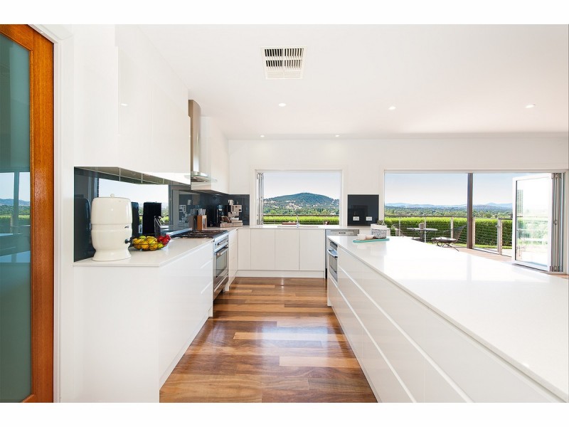 6 Finke Court, Hamilton Valley NSW 2641