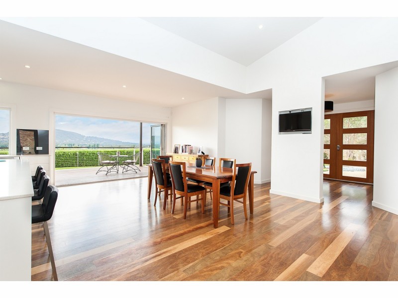 6 Finke Court, Hamilton Valley NSW 2641