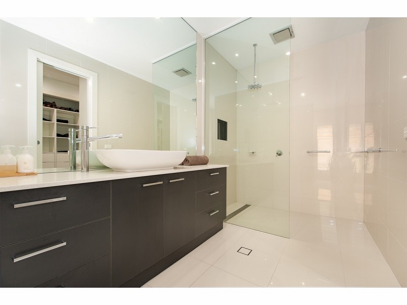 6 Finke Court, Hamilton Valley NSW 2641