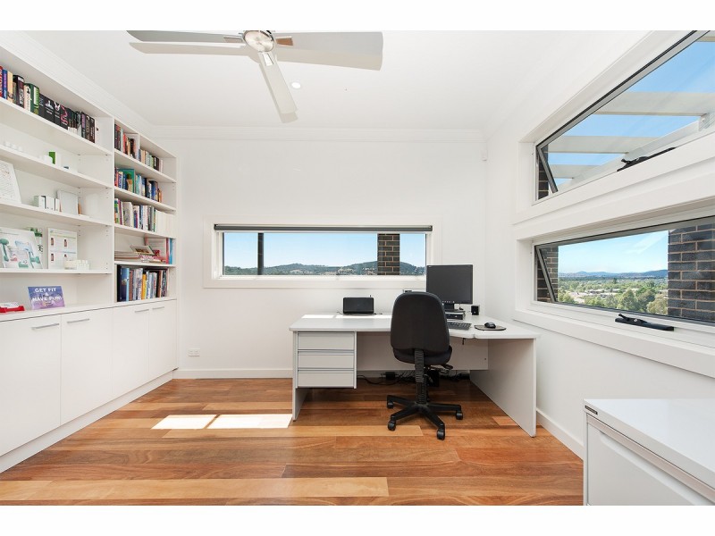 6 Finke Court, Hamilton Valley NSW 2641