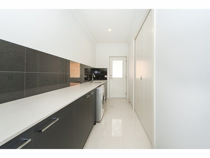 6 Finke Court, Hamilton Valley NSW 2641